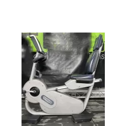 vélo semi allongé Technogym Excite 700