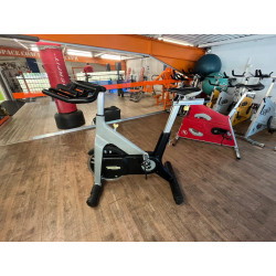 lot 2 vélos spinning technogym