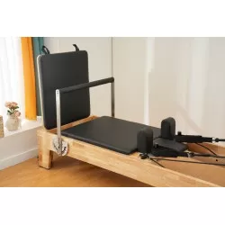 Pilates reformer avec tour en bois