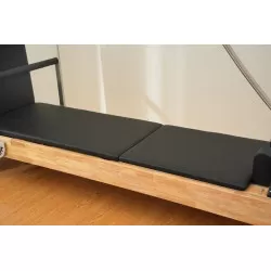 Pilates reformer avec tour en bois