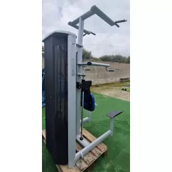 Machine à tractions et dips assistés
