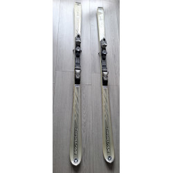 Skis de piste Dynastar avec fixations pour hommes bon état