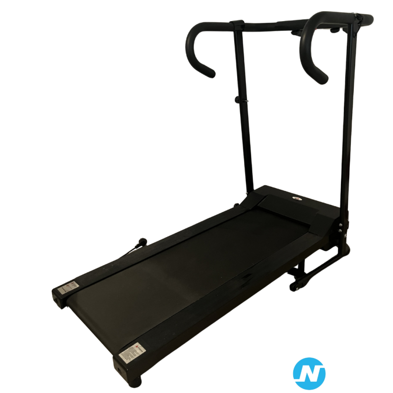 Hom com tapis de marche