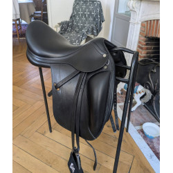 Selle de dressage Equipe modèle Emporio 17.5