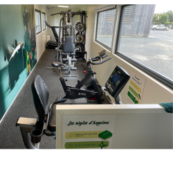 Station de sport en container aménagé