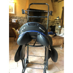 SELLE PRESTIGE CUIR BOVIN LISSE NOIR, LISERE BLEU