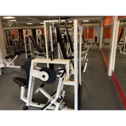 LOT COMPLET DE SALLE DE SPORT PROFESSIONNELLE TECHNOGYM & STAR TRAC