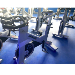 24 VÉLOS SPINNING PROFESSIONNELS STAR TRAC NXT