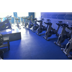24 VÉLOS SPINNING PROFESSIONNELS STAR TRAC NXT
