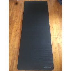 Tapis noir épais de Pilates et Yoga
