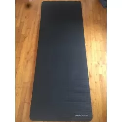 Tapis noir épais de Pilates et Yoga