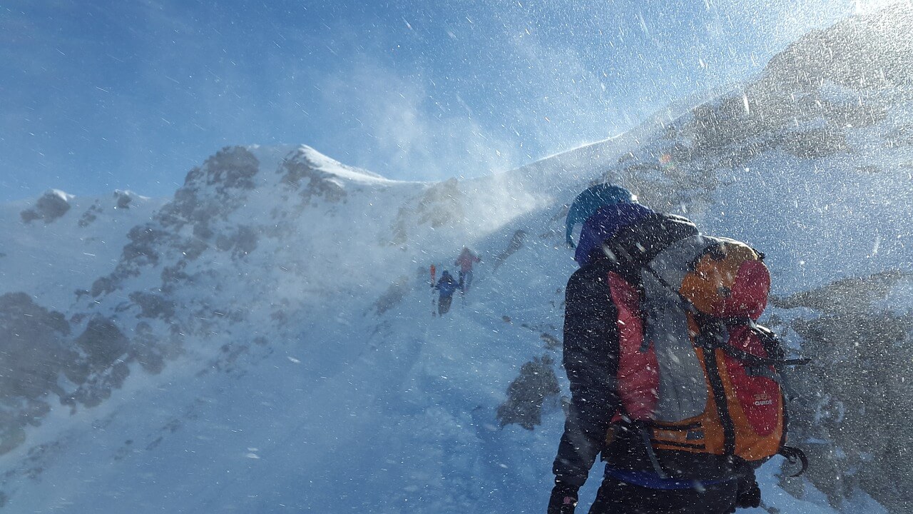 mountaineer-ski-pixabay