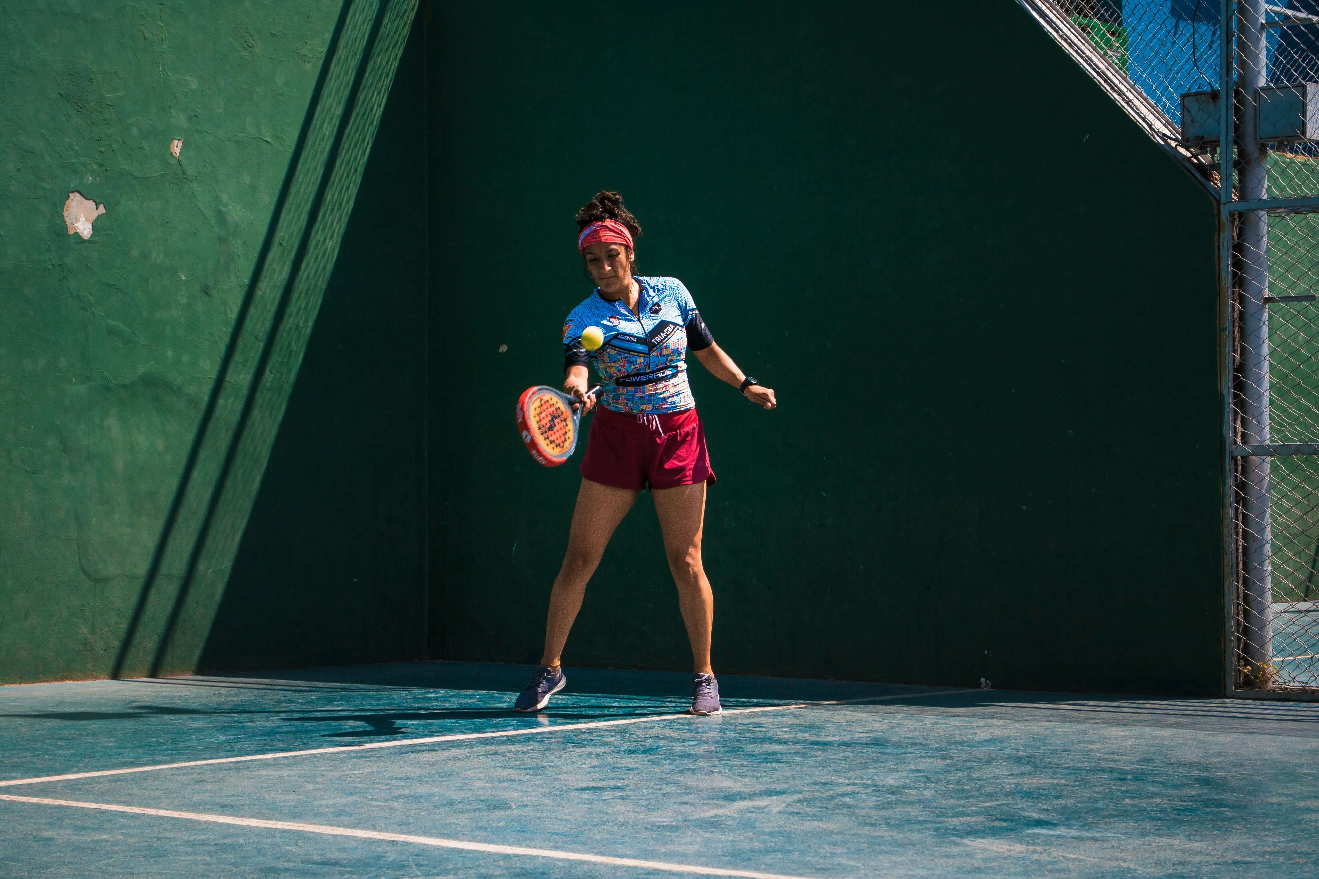 joueuse-padel-gabriel-martin-unsplash