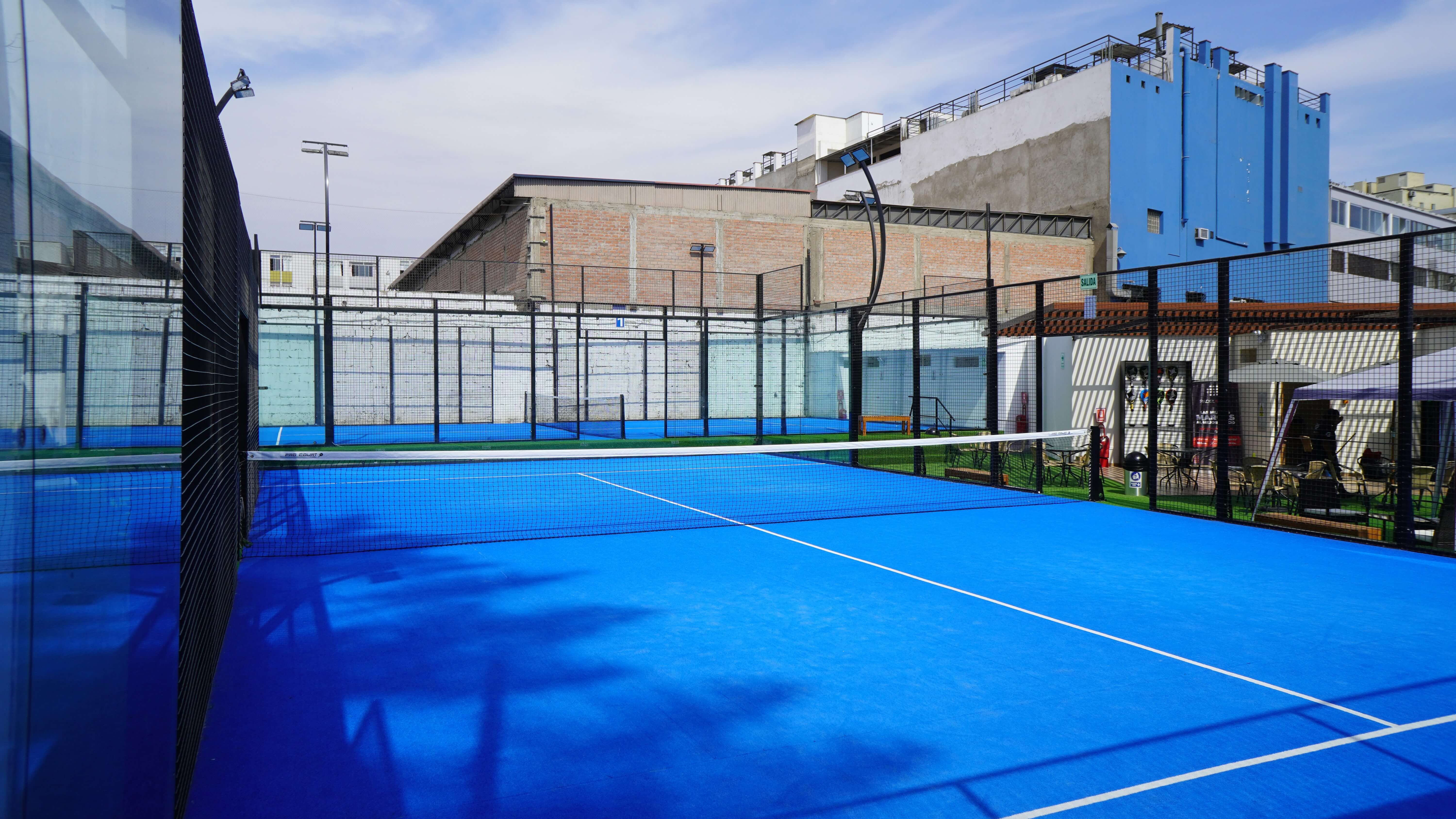 padel-terrain-bruno-vaccaro-vercellino-unsplash